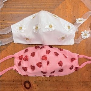 ♥️🌼 TWO LIRIKA MATOSHI FACE MASKS in daisy and hearts NWOT 🌼♥️
